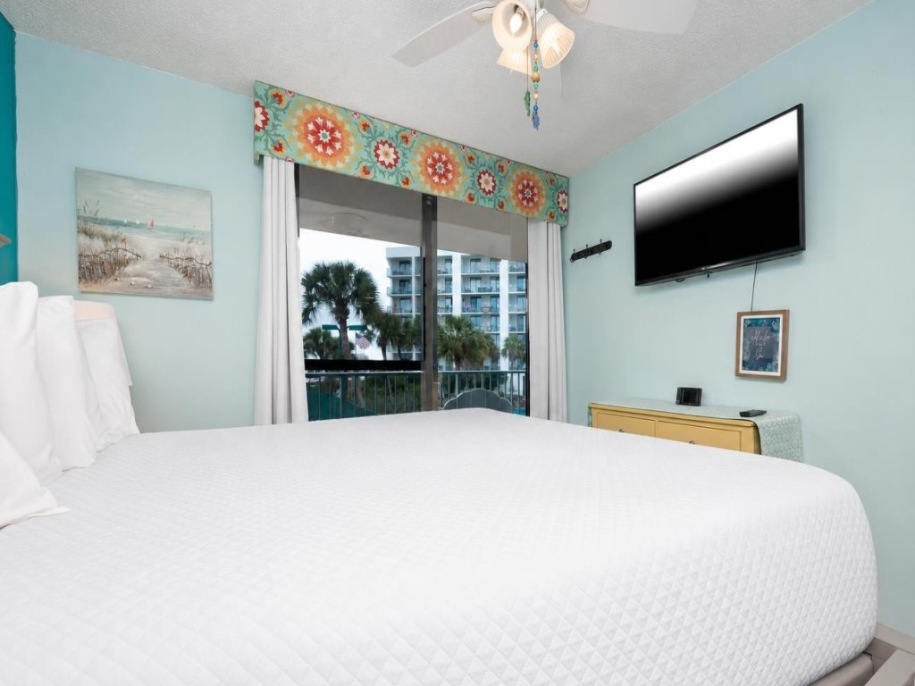 Gulf Shores Surf & Racquet 202B Vacation Rental in Gulf Shores - RedAwning