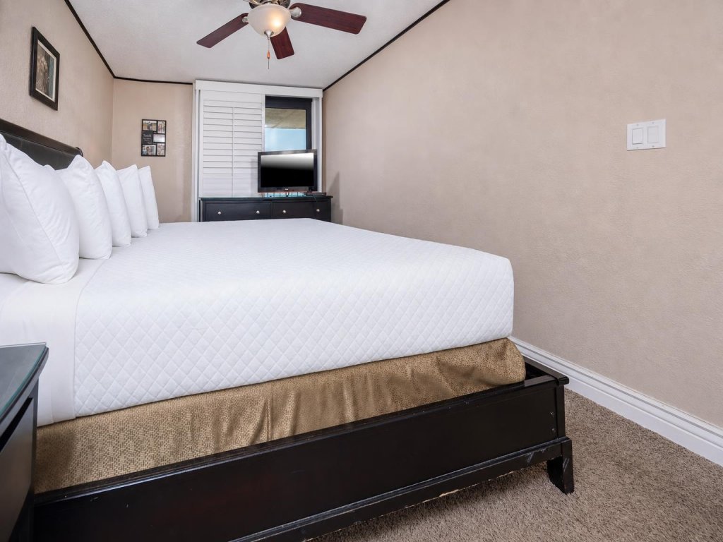 Phoenix I 1012 Vacation Rental in Orange Beach - RedAwning