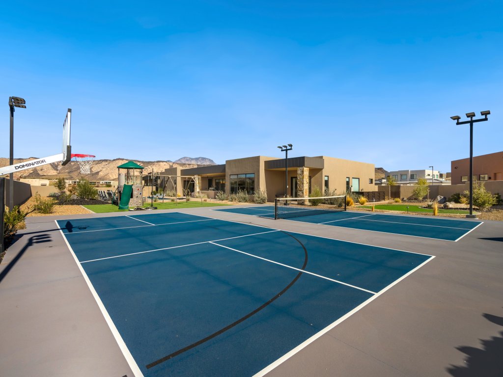 Desert Mirage Vacation Rental in St. George - RedAwning