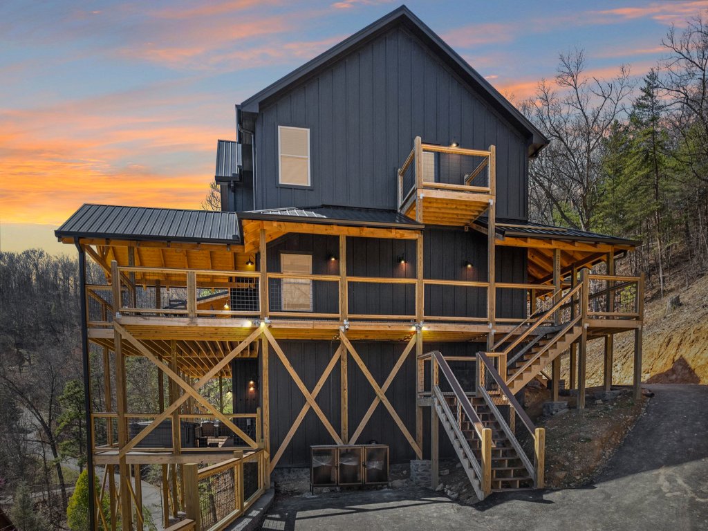 Over The Top Vacation Rental in Sevierville - RedAwning