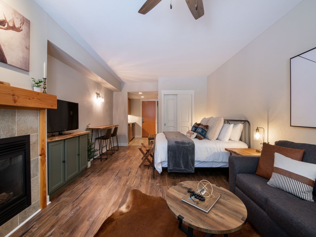 Chic Mountain Contemporary Studio Condo - Fraser Crossing/Founders Pointe Premium Unit 3318 Vacation Rental in Winter Park - RedAwning