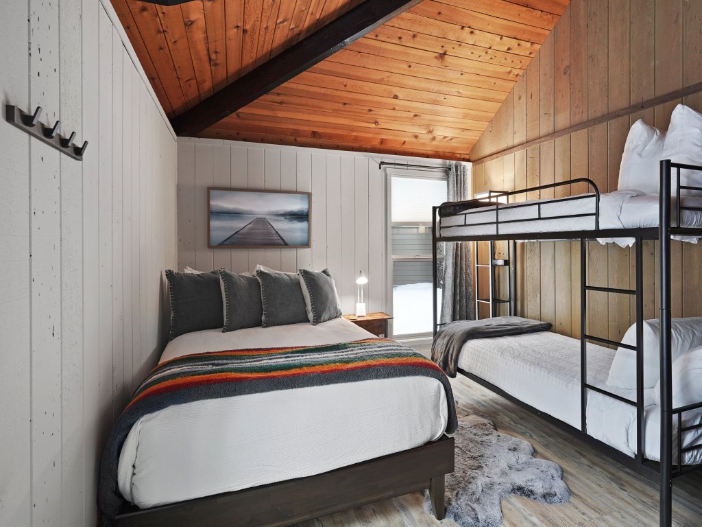 12 Quartz Mountain Vacation Rental in Sunriver - RedAwning
