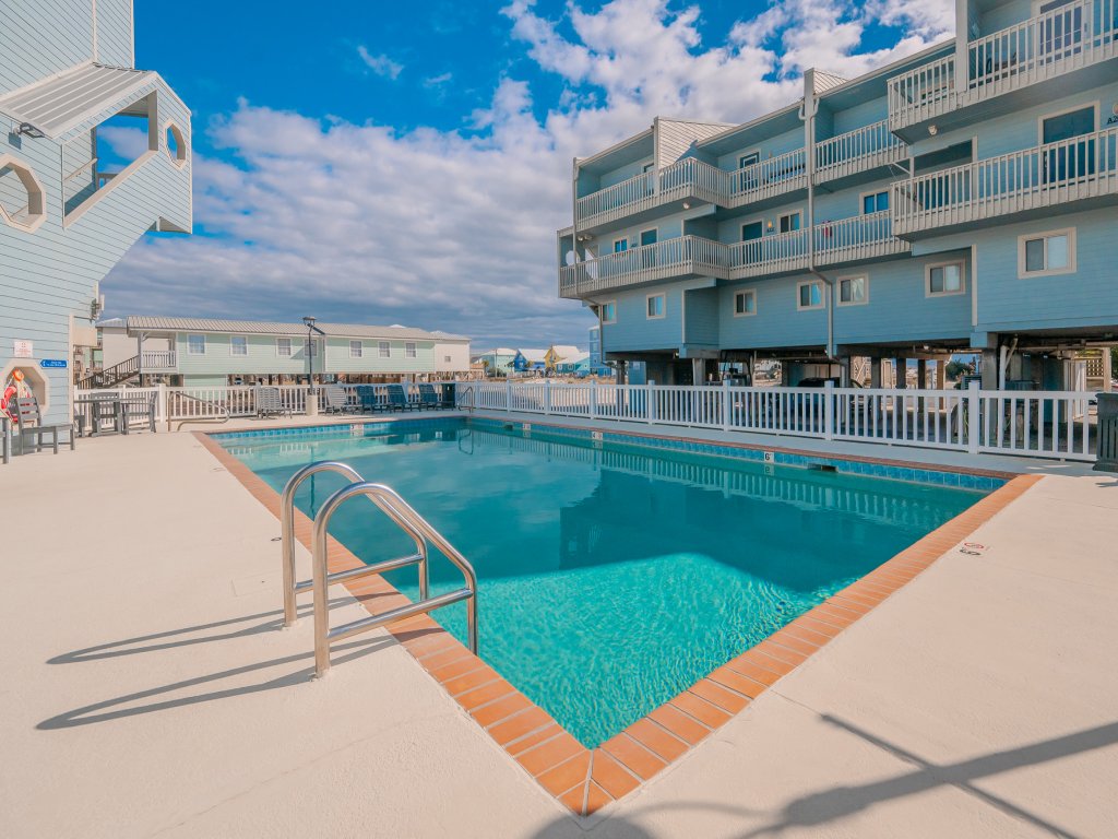 Summer House West 104C Vacation Rental in Gulf Shores - RedAwning