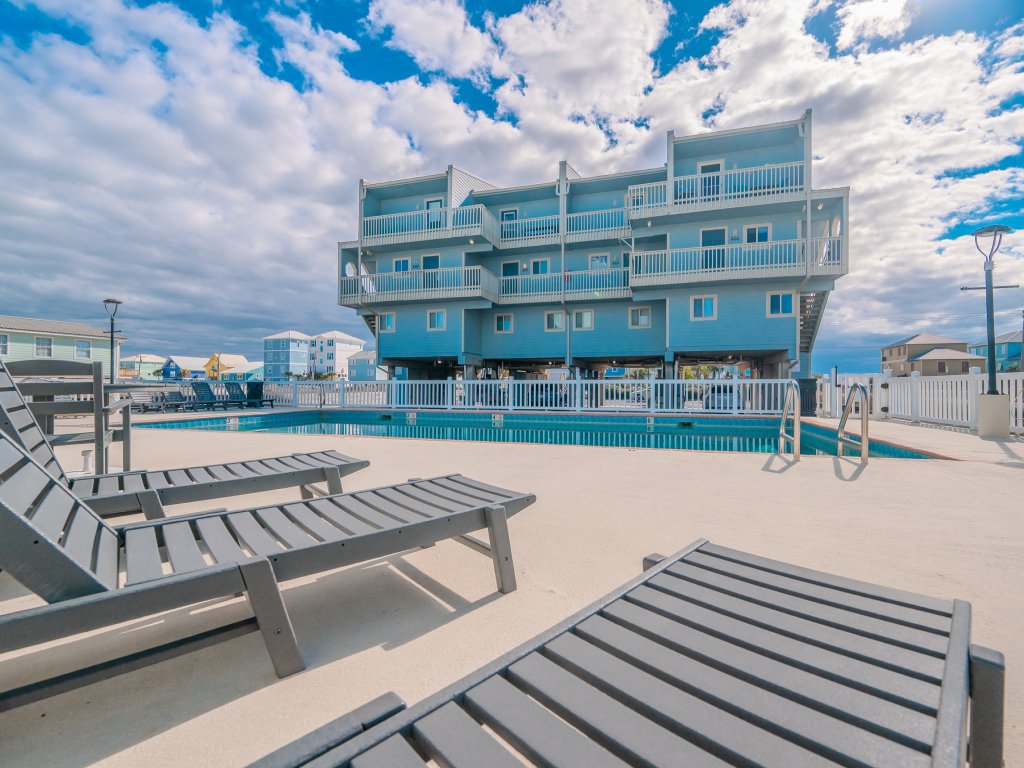 Summer House West 104C Vacation Rental in Gulf Shores - RedAwning