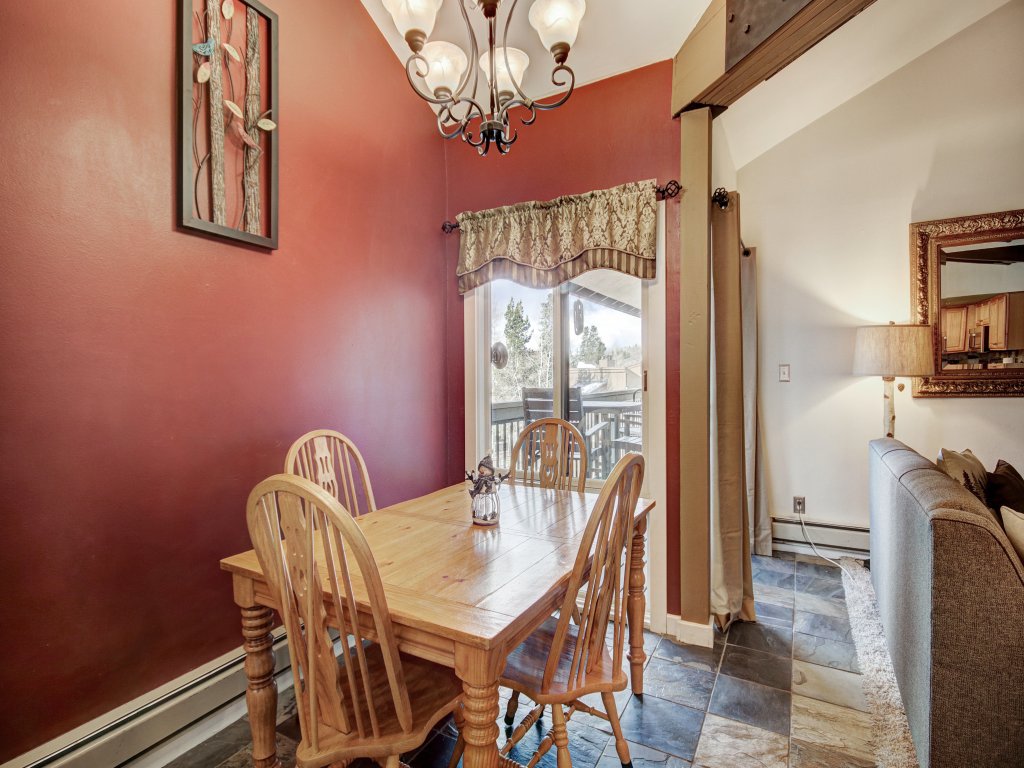 2BR/2BA Condo on Shuttle Route - Wild Irishman 1015 - Pool & more! Vacation Rental in Keystone - RedAwning