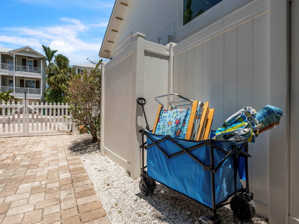 Shady Mango Vacation Rental in Anna Maria - RedAwning