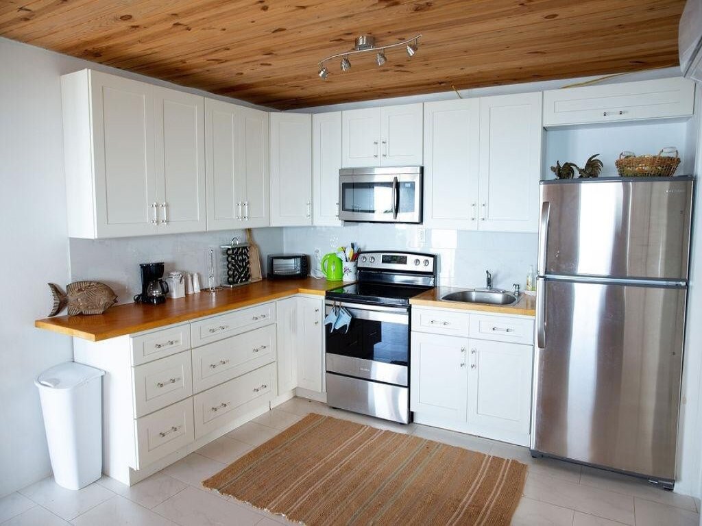 Blue Love Point · Luxury Oceanfront Home with Sunset Views Vacation Rental - RedAwning