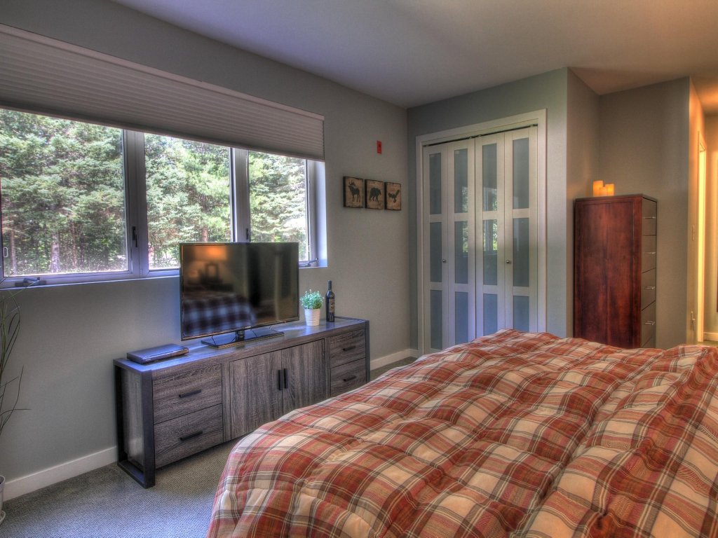 Killington Center Inn & Suites - 1 Bed 2 Bath Sleeps 6 - 1K 1Q SS Vacation Rental in Killington - RedAwning
