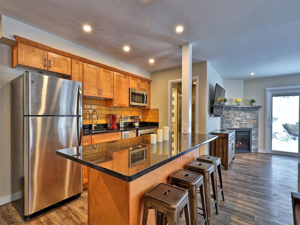 Killington Center Inn & Suites - 1 Bed 2 Bath Sleeps 6 - 1K 1Q SS Vacation Rental in Killington - RedAwning
