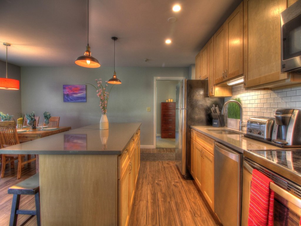 Killington Center Inn & Suites - 1 Bed 2 Bath Sleeps 6 - 1K 1Q SS Vacation Rental in Killington - RedAwning