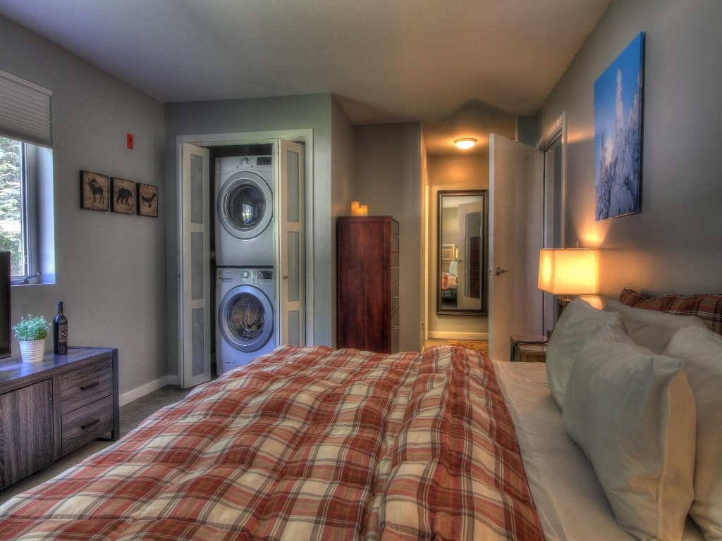 Killington Center Inn & Suites - 1 Bed 2 Bath Sleeps 6 - 1K 1Q SS Vacation Rental in Killington - RedAwning
