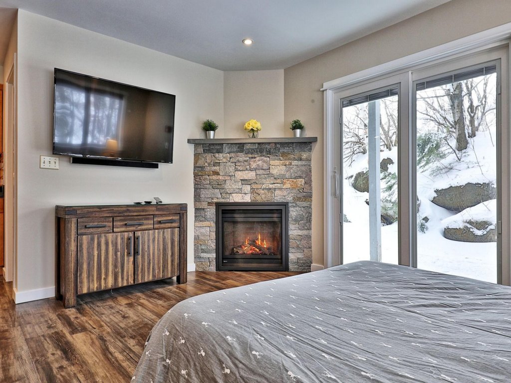 Killington Center Inn & Suites - 1 Bed 2 Bath Sleeps 6 - 1K 1Q SS Vacation Rental in Killington - RedAwning