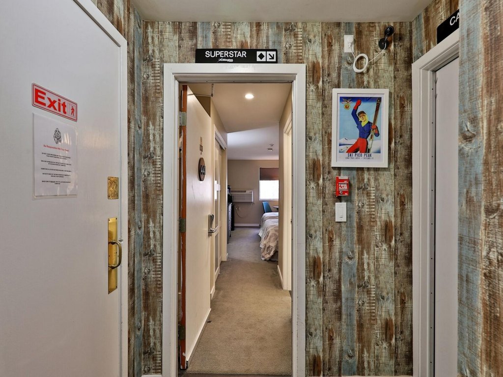 Killington Center Inn & Suites - 0 Bed 1 Bath Sleeps 4 - 2F Vacation Rental in Killington - RedAwning