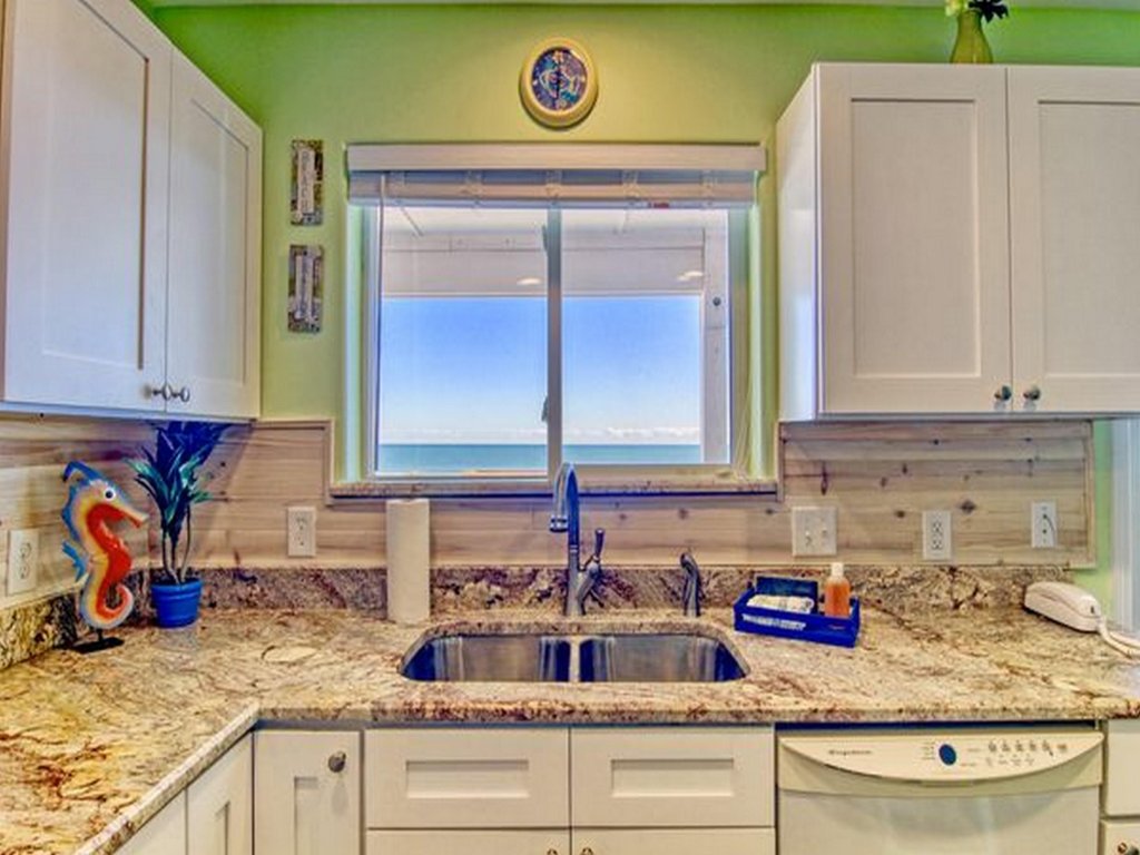 BeachGate Condo Suites and Hotel - Condo Suite 2 Bedroom Vacation Rental in Port Aransas - RedAwning