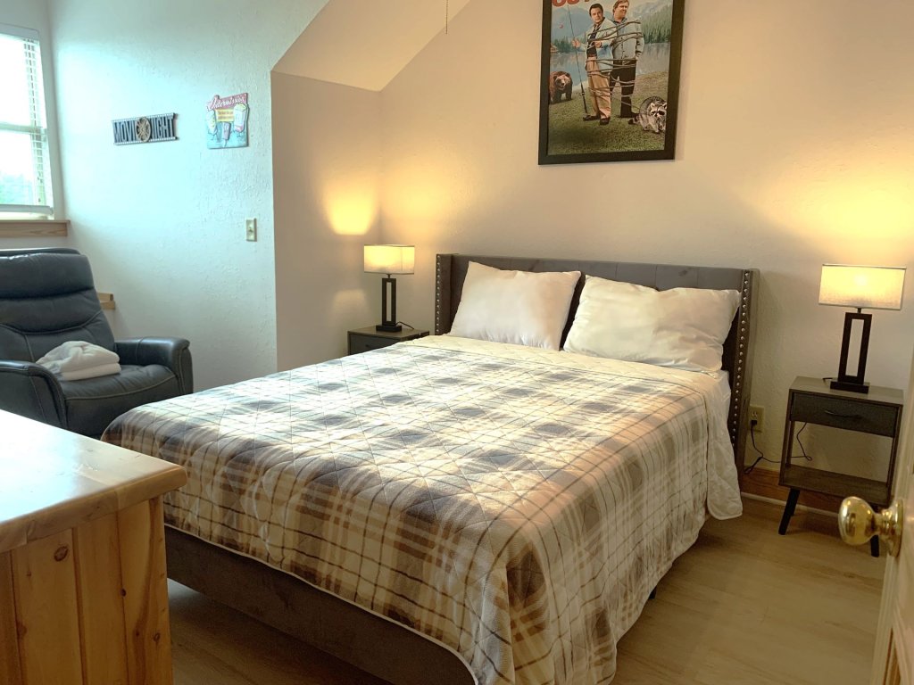 Owl See You 3205 Vacation Rental in Pigeon Forge - RedAwning