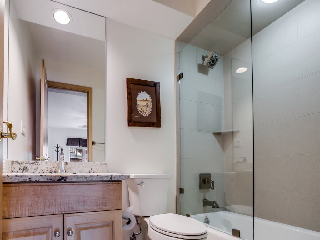 Luxurious 3 bedroom 3 bath condo! Vacation Rental in Beaver Creek - RedAwning