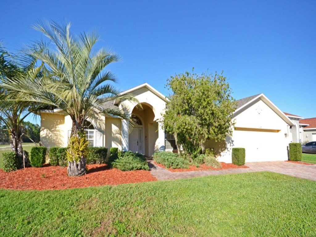 Dolcetto Den Vacation Rental in Davenport - RedAwning