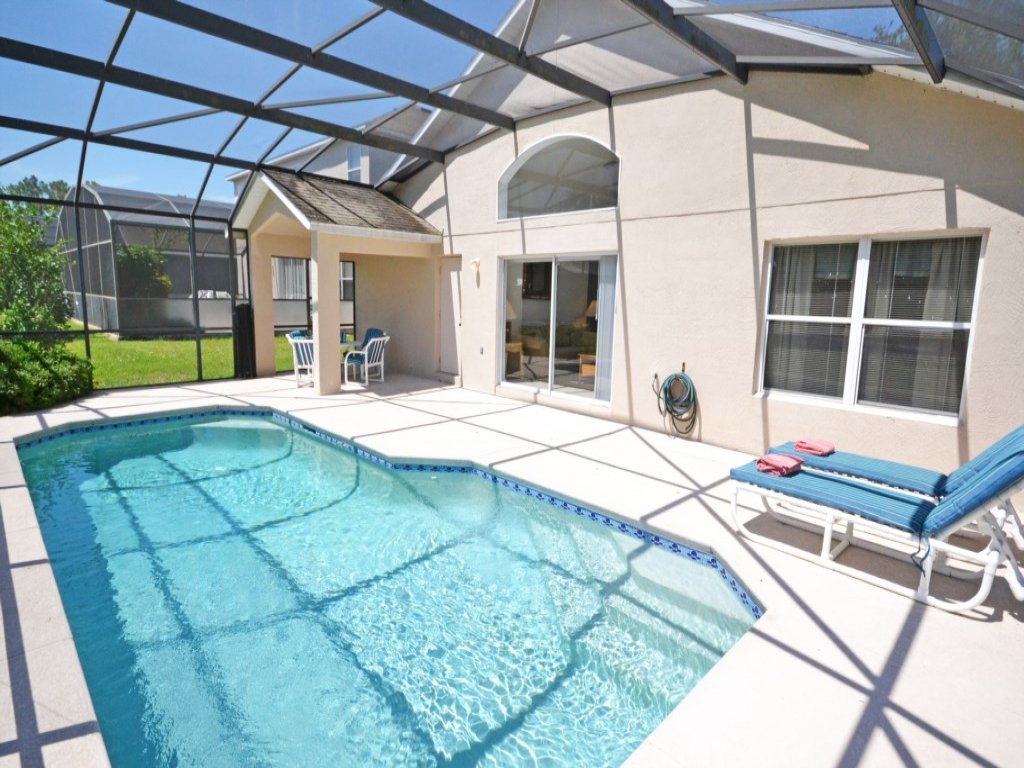 Southern Charm Vacation Rental in Haines City - RedAwning