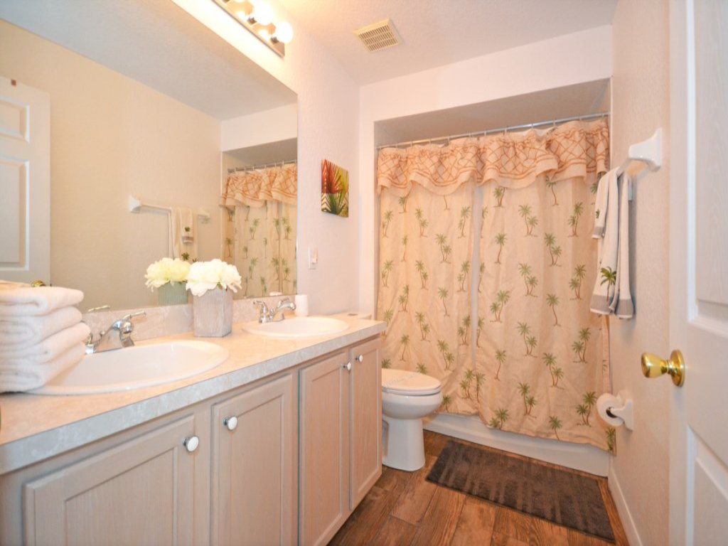 Casa DiLaura Vacation Rental in Davenport - RedAwning