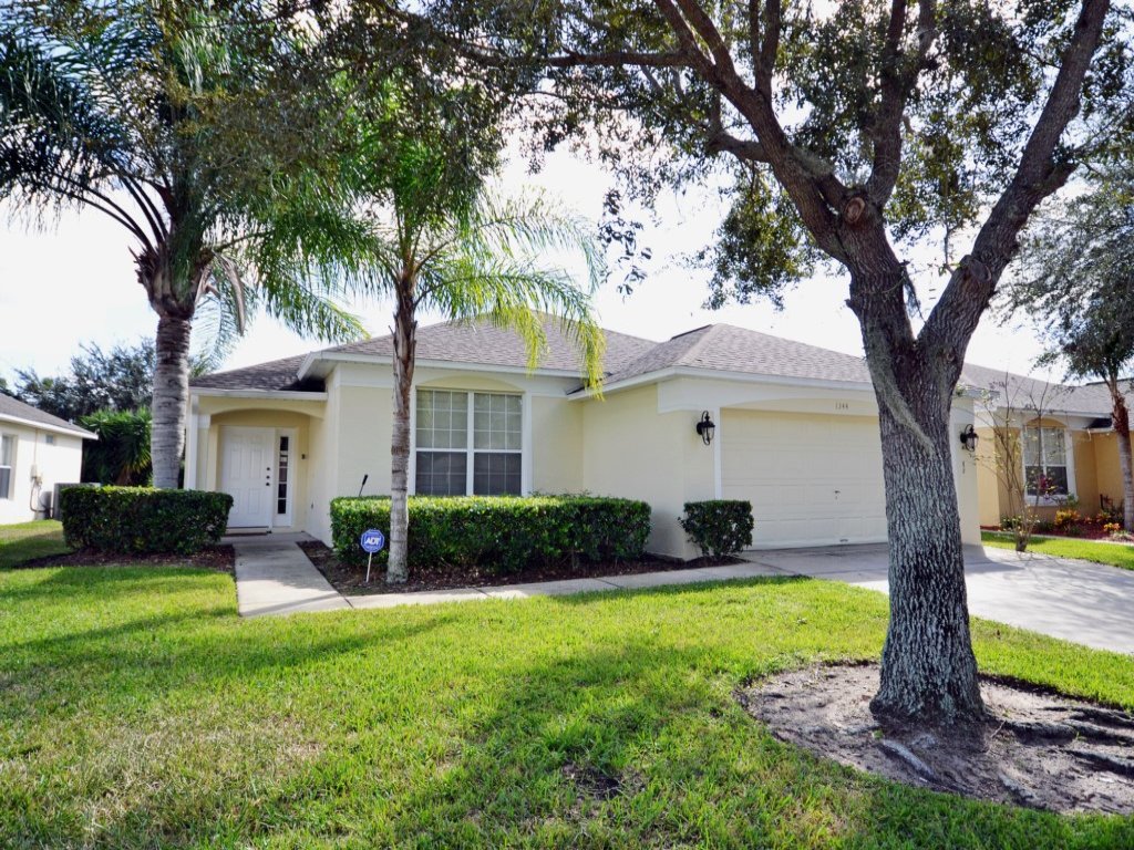 Palm Villa Vacation Rental in Haines City - RedAwning