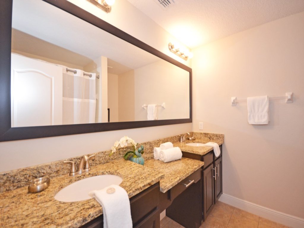 Tropical Fountains Vacation Rental in Davenport - RedAwning