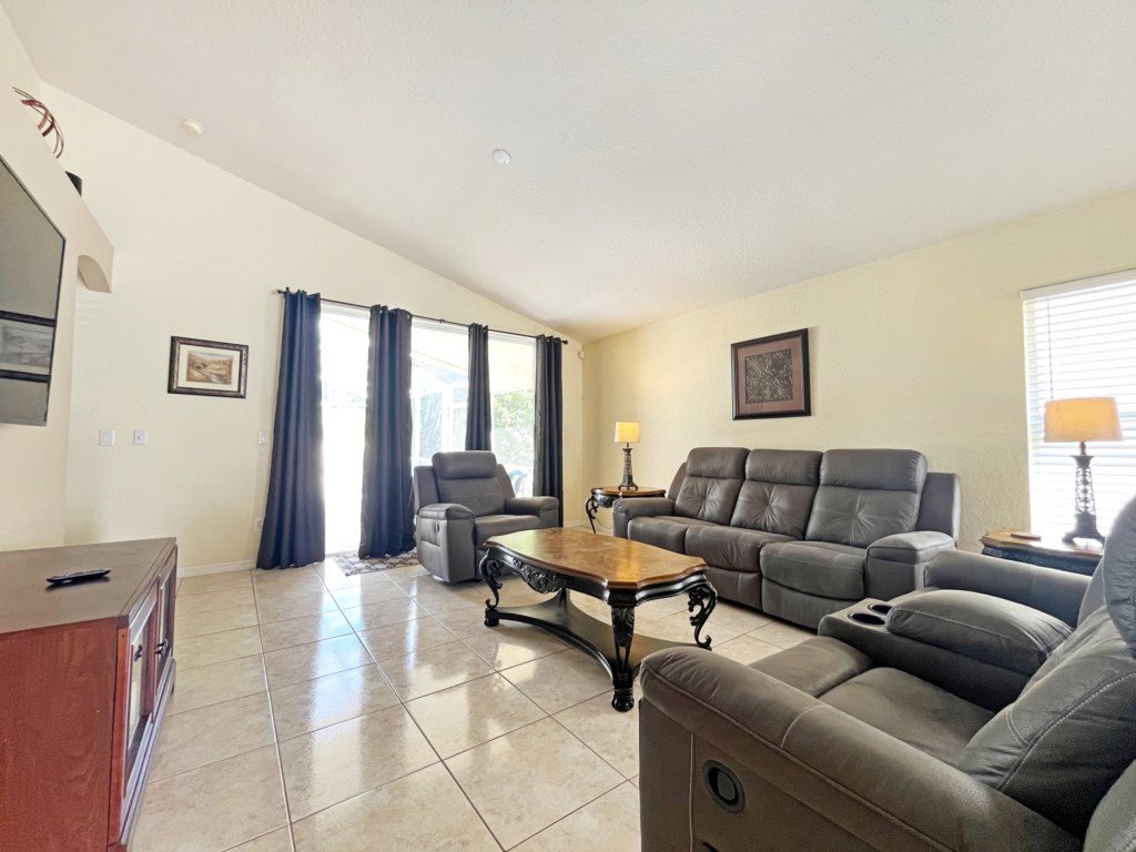 Murphy's Mansion Vacation Rental in Davenport - RedAwning