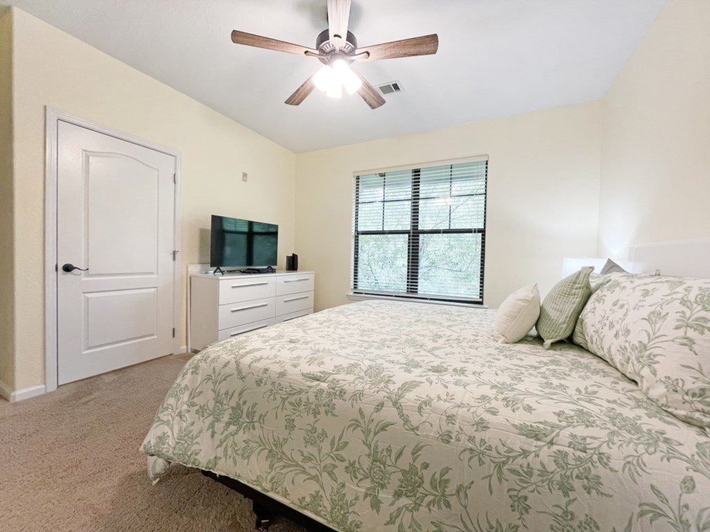 Lullaby Loft Vacation Rental in Davenport - RedAwning
