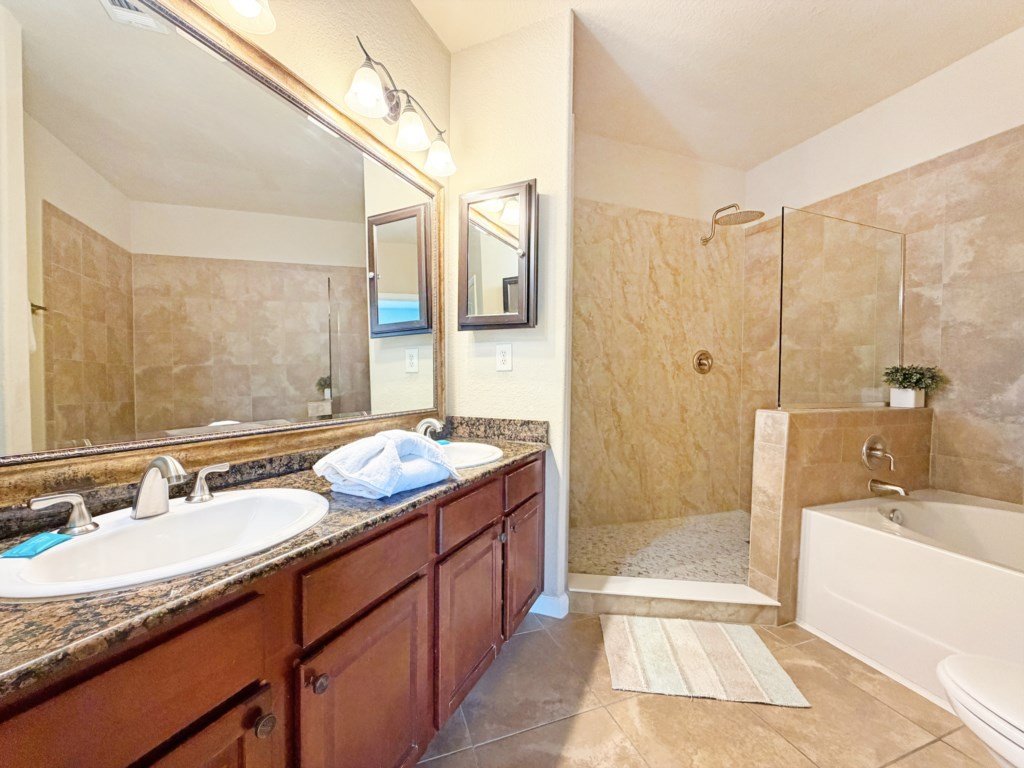 Lullaby Loft Vacation Rental in Davenport - RedAwning
