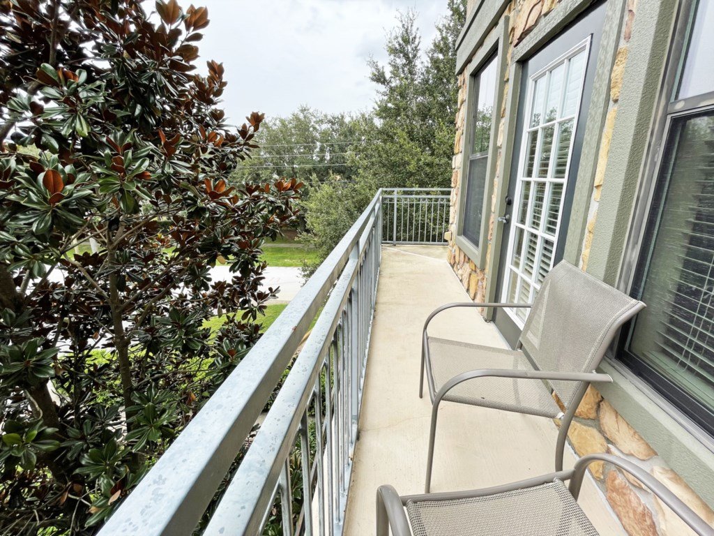 Lullaby Loft Vacation Rental in Davenport - RedAwning