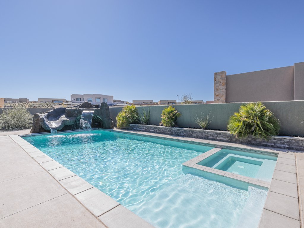 Exclusive Pool Villa Vacation Rental in St. George - RedAwning