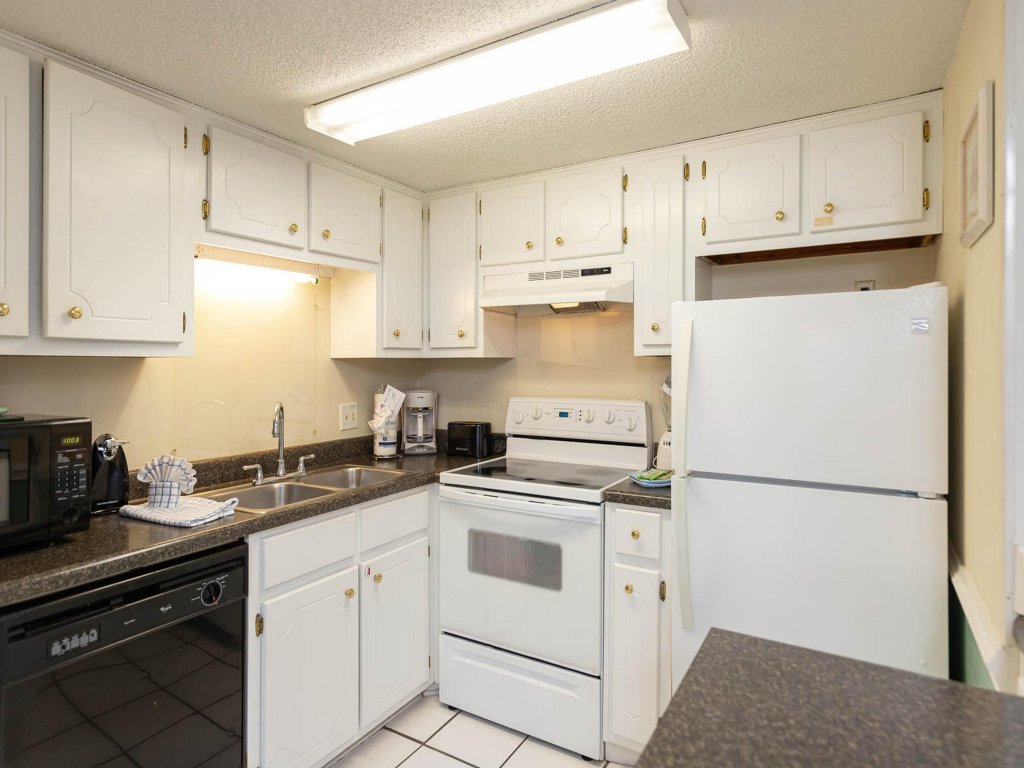 Island Winds East 2 Bed 2 Bath Gulf Front Low Sleeps 6 2Q Vacation Rental in Gulf Shores - RedAwning