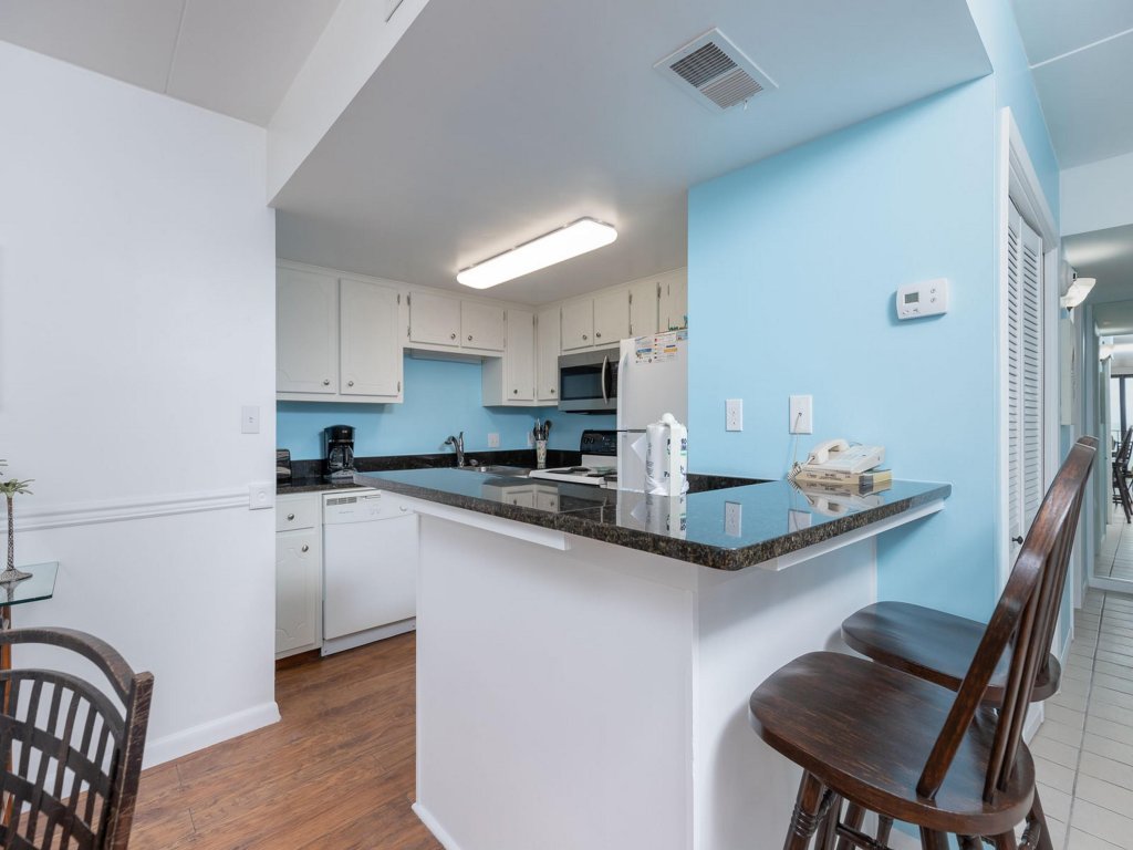 Island Winds East 2 Bed 2 Bath Gulf Front Low Sleeps 6 1K 1Q Vacation Rental in Gulf Shores - RedAwning