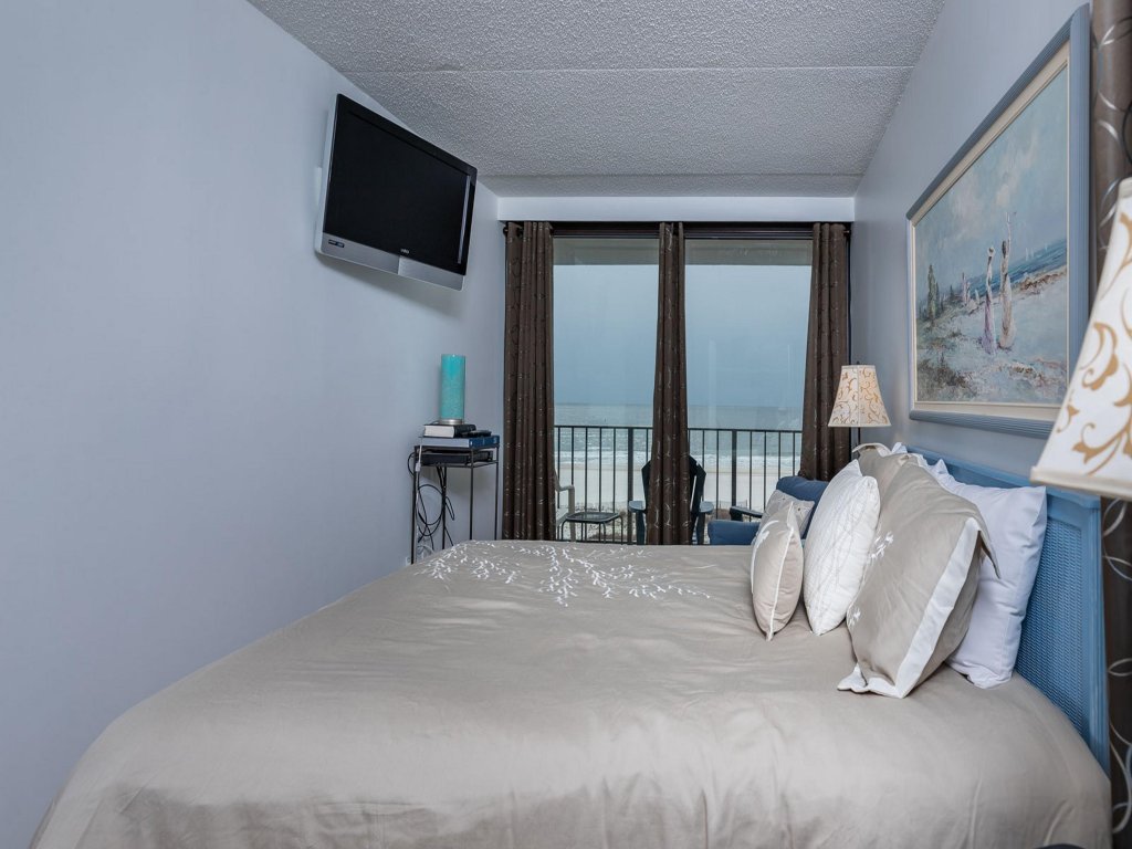 Island Winds East 2 Bed 2 Bath Gulf Front Low Sleeps 6 1K 1Q Vacation Rental in Gulf Shores - RedAwning