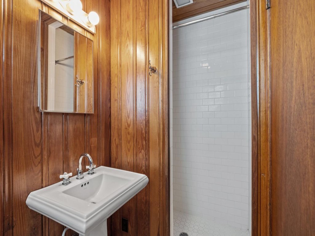 Blount Cottage Vacation Rental in North Carolina - RedAwning