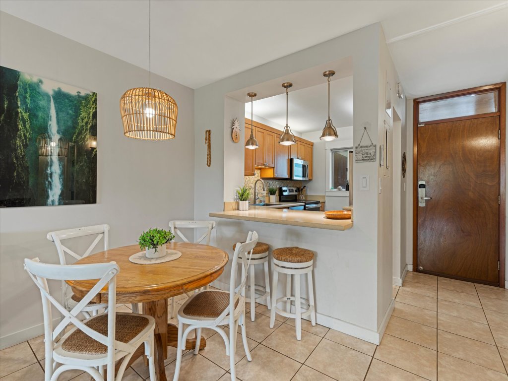Menehune Shores 102 Vacation Rental in Kihei - RedAwning