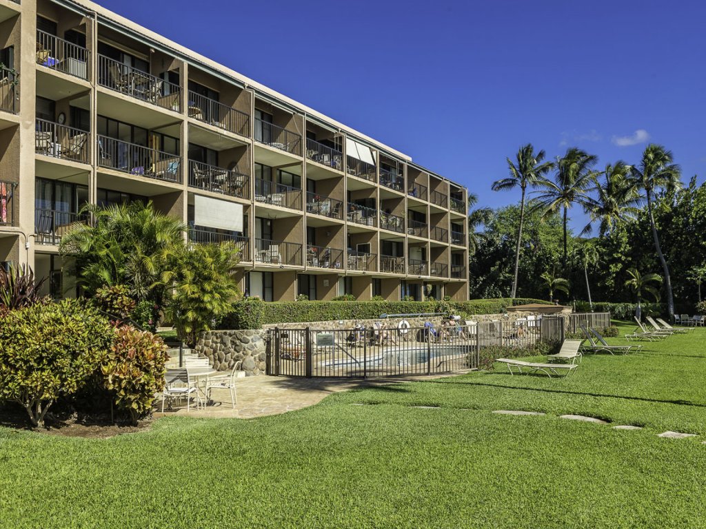 Maalaea Banyans 412 Vacation Rental in Wailuku - RedAwning