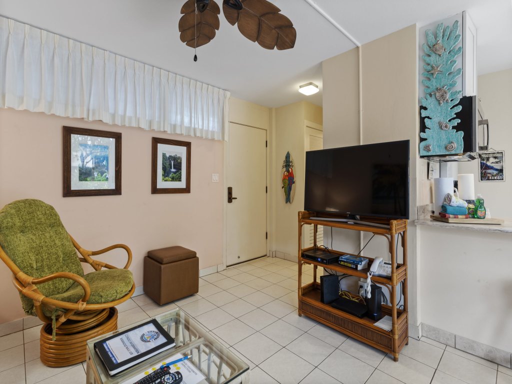 Kamaole Nalu 103 Vacation Rental in Kihei - RedAwning