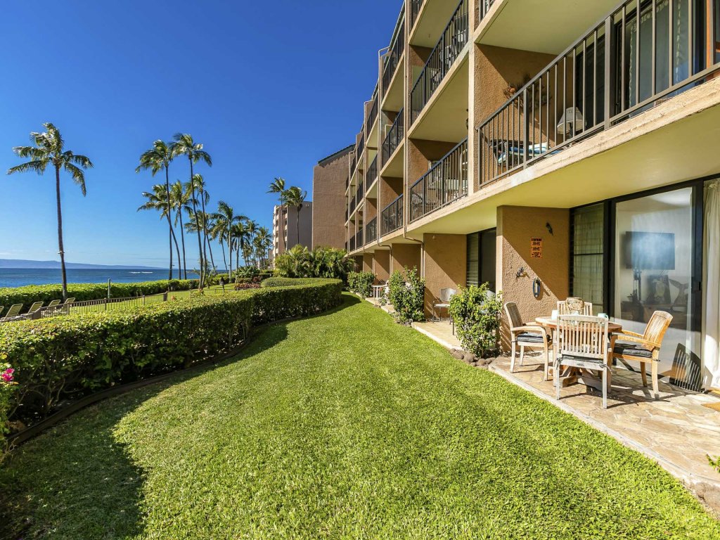 Maalaea Banyans 102 Vacation Rental in Wailuku - RedAwning