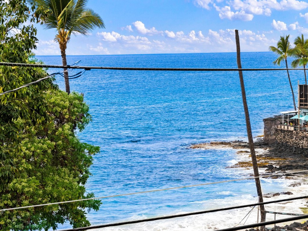 Big Island White Sands Village 113 Vacation Rental in Kailua Kona - RedAwning