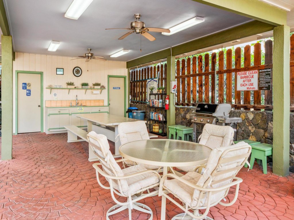 Big Island Kahaluu Bay Villa 102 Vacation Rental in Hawaii - RedAwning
