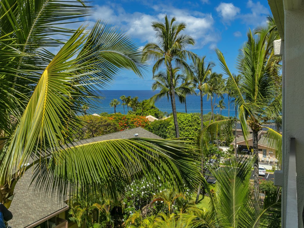 Kihei Akahi C-612 Vacation Rental in Kihei - RedAwning