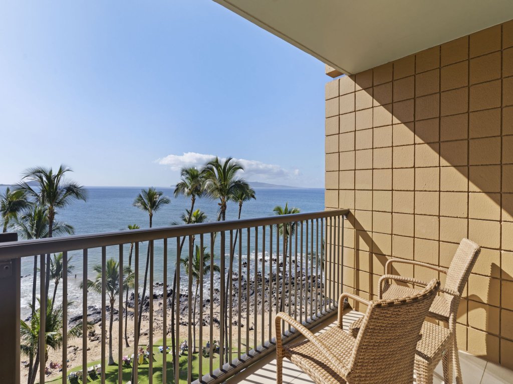 Mana Kai #705 Vacation Rental in Kihei - RedAwning