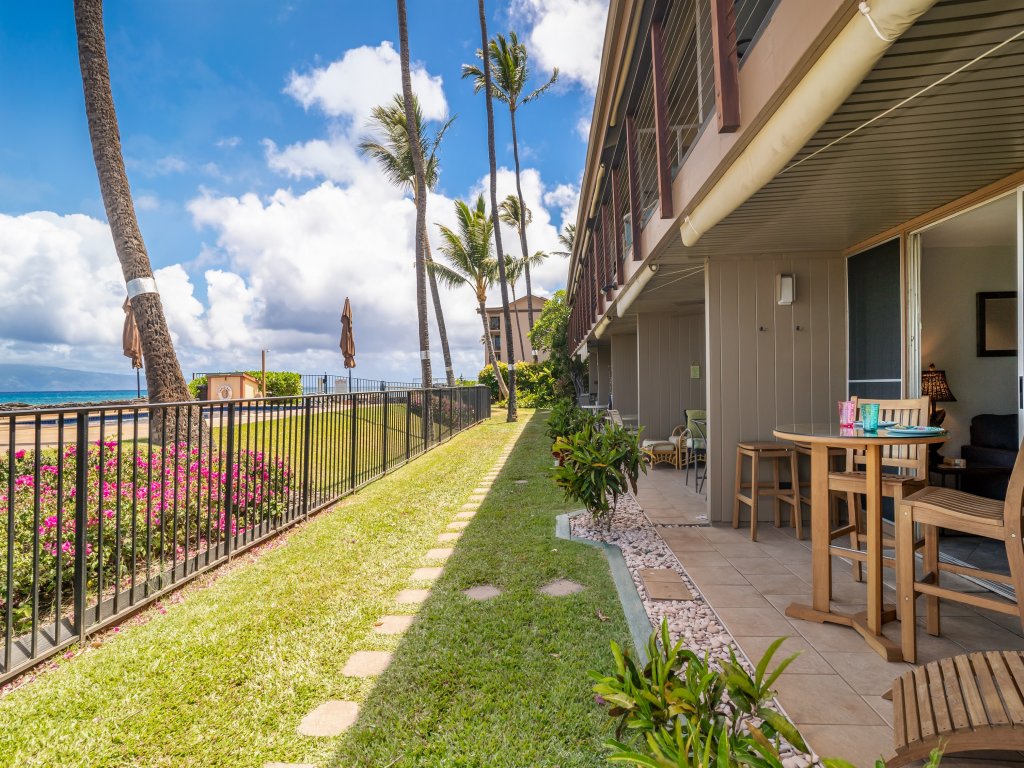 Hale Kai 115 Vacation Rental in Honokowai - RedAwning