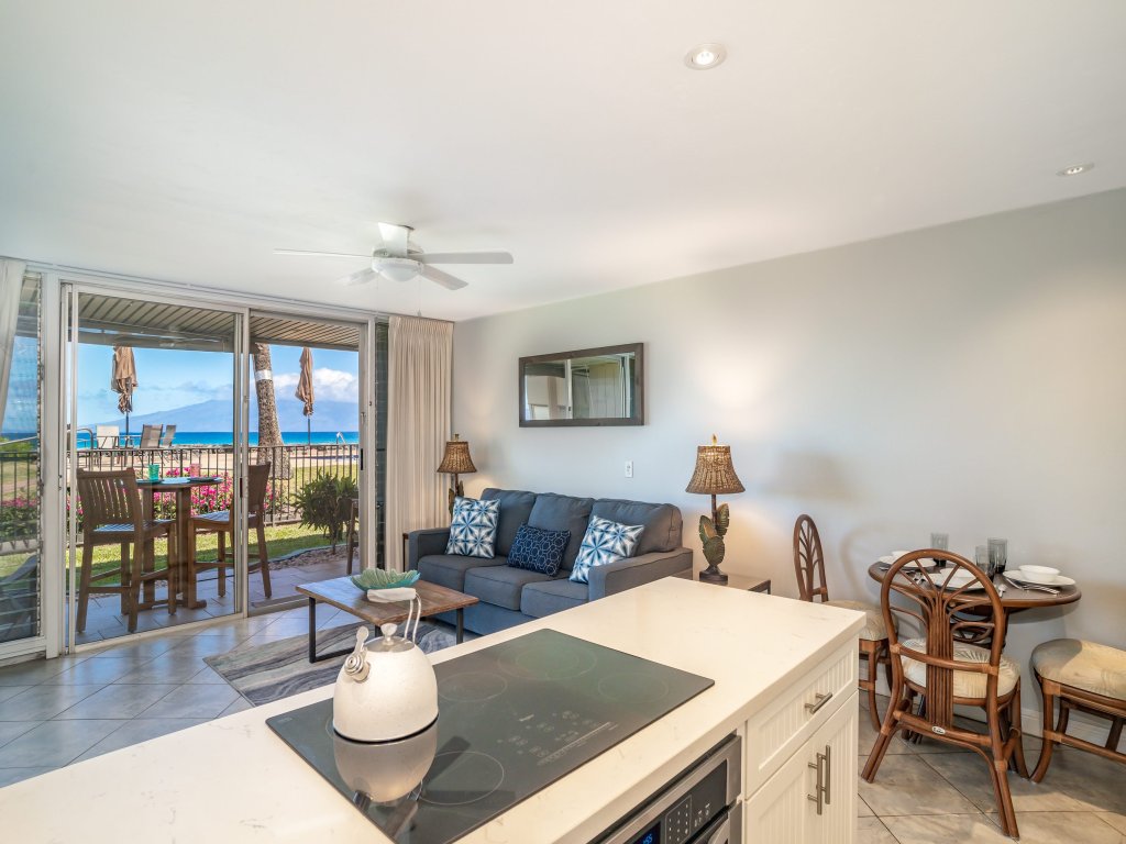 Hale Kai 115 Vacation Rental in Honokowai - RedAwning