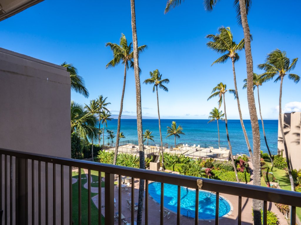 Hale Ono Loa 411 Vacation Rental in Honokowai - RedAwning