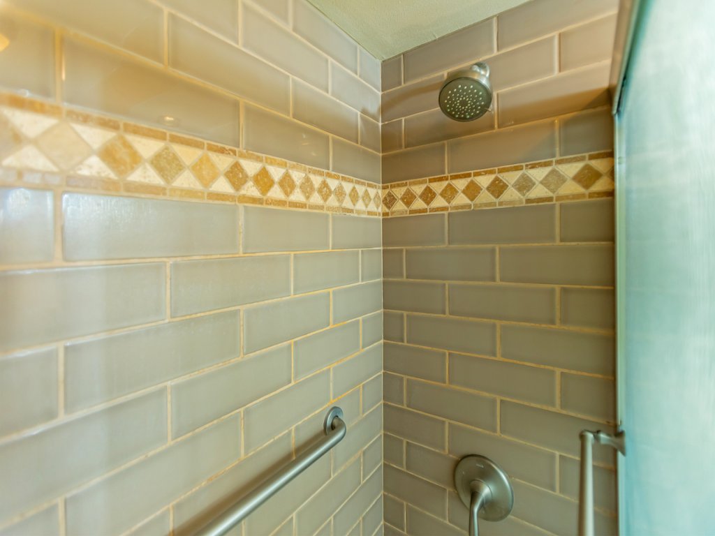 Hale Ono Loa 411 Vacation Rental in Honokowai - RedAwning