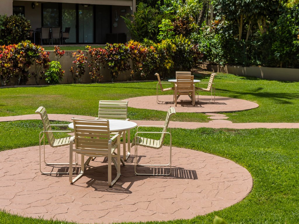 Hale Ono Loa 411 Vacation Rental in Honokowai - RedAwning