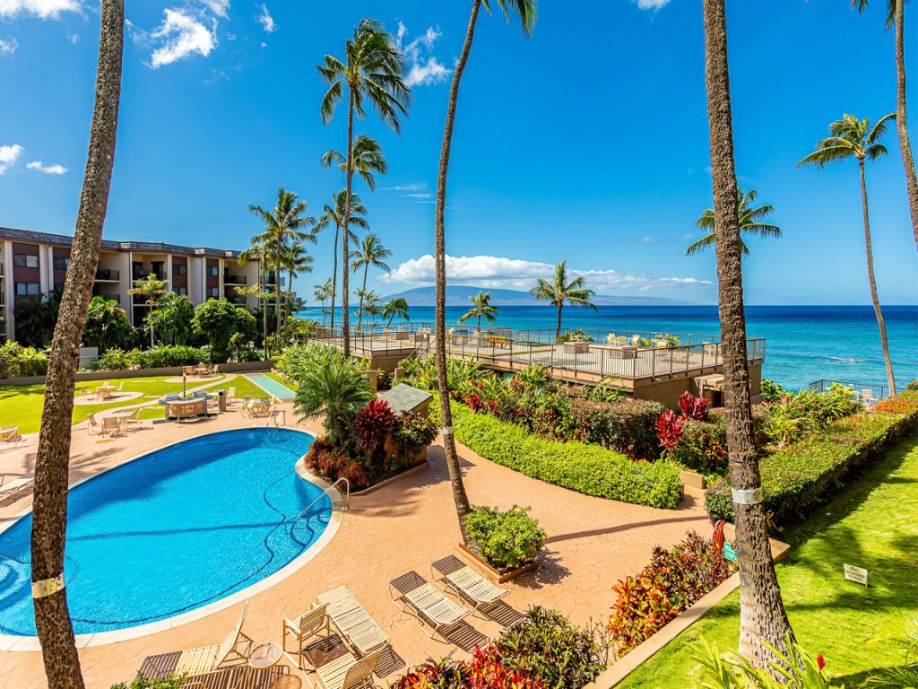 Hale Ono Loa 411 Vacation Rental in Honokowai - RedAwning