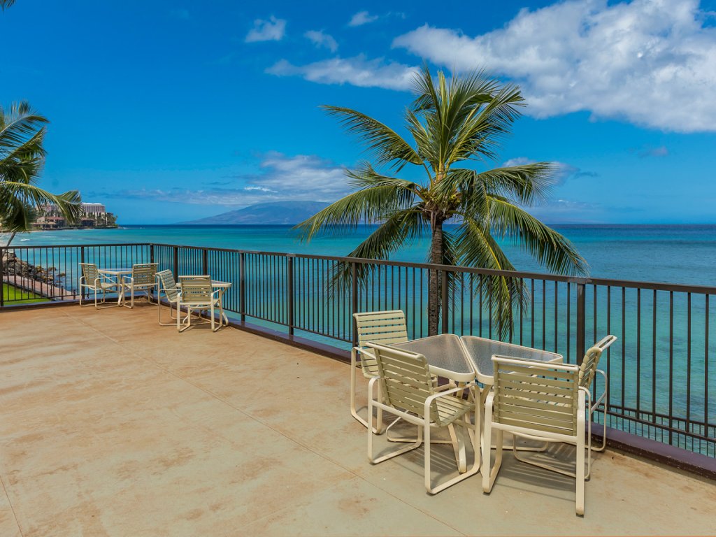Hale Ono Loa 411 Vacation Rental in Honokowai - RedAwning