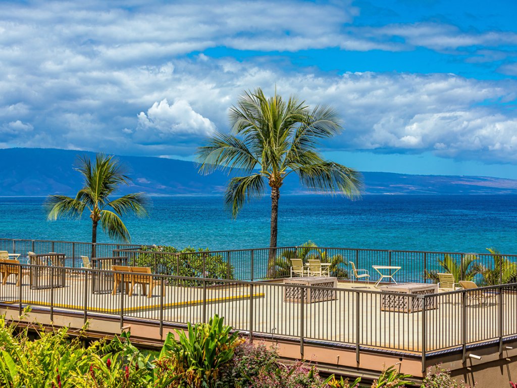 Hale Ono Loa 411 Vacation Rental in Honokowai - RedAwning